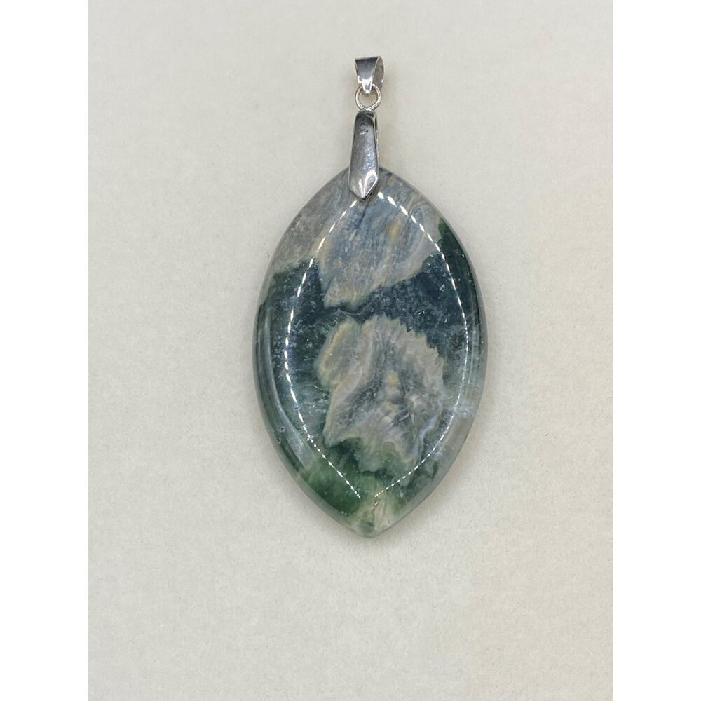 Miss agate pendant